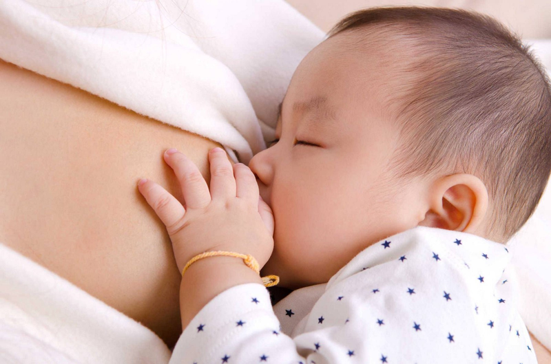 Sự kỳ diệu và công dụng của sữa mẹ đối với trẻ sơ sinh và trẻ nhỏ