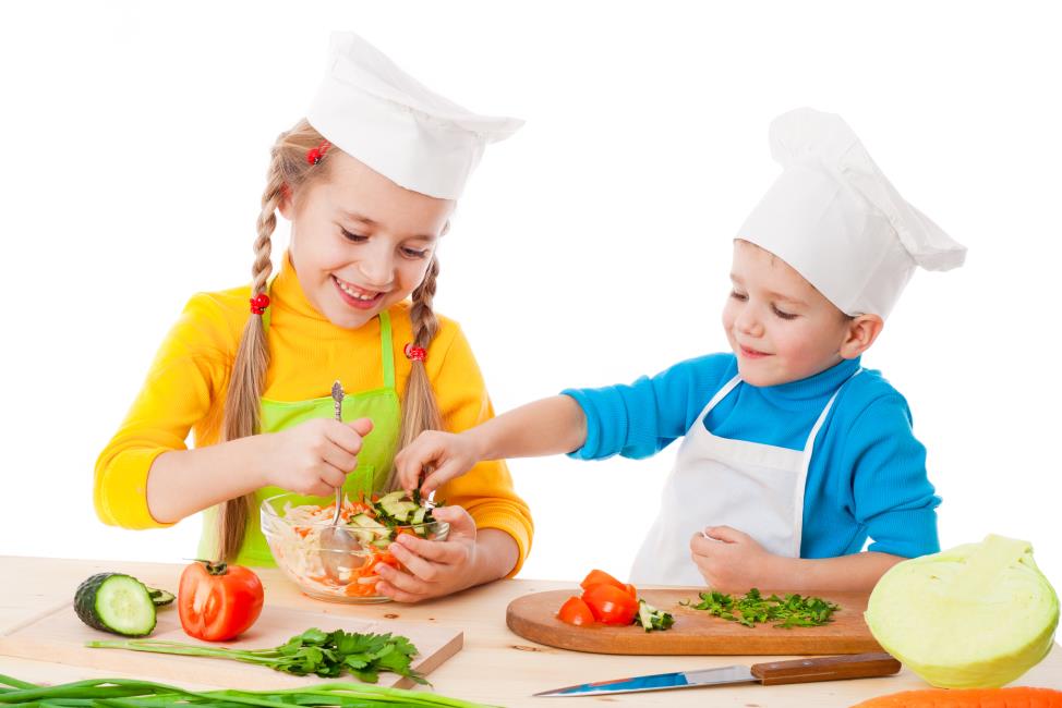 Hướng dẫn trẻ học nấu ăn